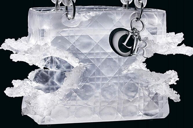 В Москве откроется выставка, для которой художники переосмыслили сумку Lady Dior В Москве откроется выставка, для которой художники переосмыслили сумку Lady Dior