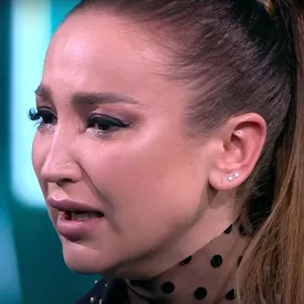 «Вы для меня дно и не мужчина». Бузова расплакалась после вопросов Губерниева в эфире «Матч ТВ» «Вы для меня дно и не мужчина». Бузова расплакалась после вопросов Губерниева в эфире «Матч ТВ»