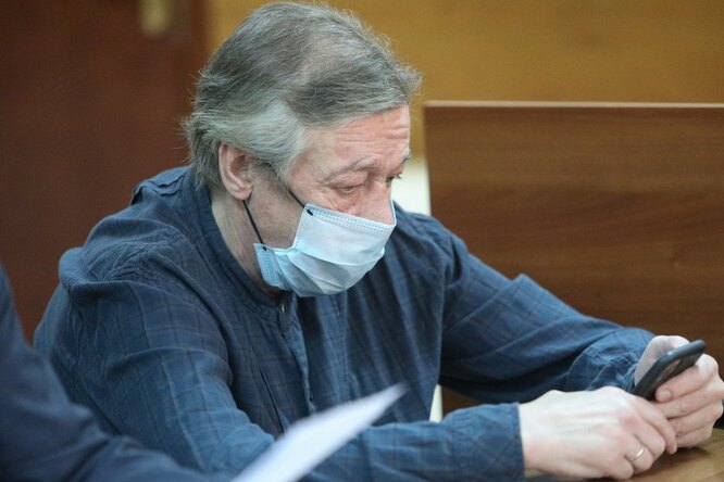 Ефремов запросил биологическую экспертизу по делу о ДТП и время на поиск нового адвоката. Ему дали на это неделю