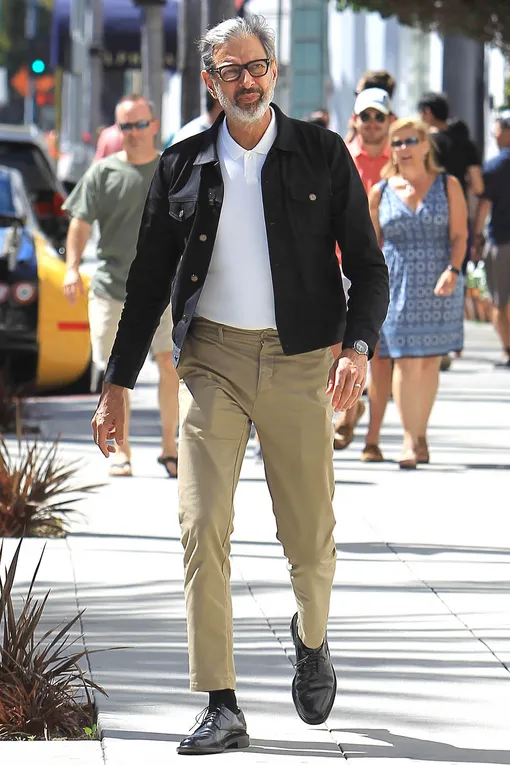 Джефф Голдблюм на прогулке в Лос-Анджелесе