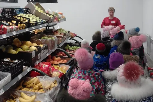 В Ржеве воспитанников детсада сводили на экскурсию в продуктовый магазин