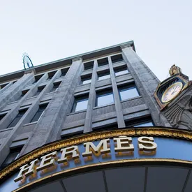 Потомок основателя Hermès хочет усыновить 51-летнего садовника, чтобы завещать ему свое состояние Потомок основателя Hermès хочет усыновить 51-летнего садовника, чтобы завещать ему свое состояние