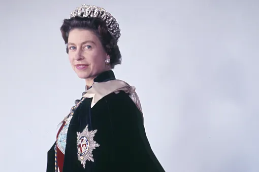 Daily Express: Елизавета II мечтала стать комиком. Она посвятила бы свою жизнь этой профессии, если бы не родилась в королевской семье Daily Express: Елизавета II мечтала стать комиком. Она посвятила бы свою жизнь этой профессии, если бы не родилась в королевской семье