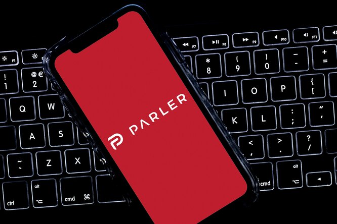 Соцсеть Parler, популярная у сторонников Дональда Трампа, была разблокирована в браузере и возобновила работу