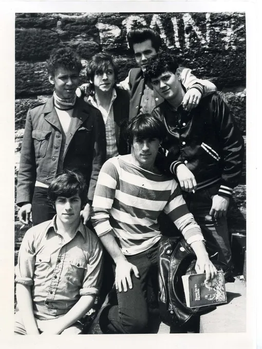 Джонатан Летем (снизу слева) с друзьями в Беннингтоне