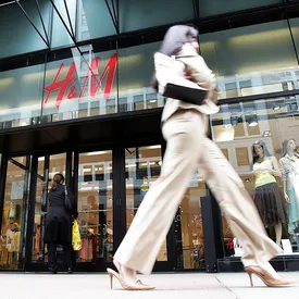 The Weeknd разорвал отношения с H&M из-за расистского скандала The Weeknd разорвал отношения с H&M из-за расистского скандала