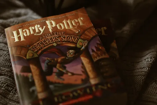 В твиттере активно сравнивают оригинальные и российские обложки книг о Гарри Поттере