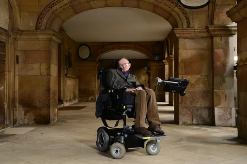 Инвалидное кресло Стивена Хокинга выставят на торги