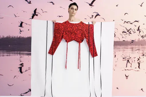 «Я мечтала создавать вещи, которые разбивают сердца». Хелена Тадессе — о бабушкиных уроках, вневременной моде и поиске смысла в ткани «Я мечтала создавать вещи, которые разбивают сердца». Хелена Тадессе — о бабушкиных уроках, вневременной моде и поиске смысла в ткани