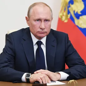 Путин поручил срочно ужесточить правила оборота гражданского оружия после стрельбы в казанской школе Путин поручил срочно ужесточить правила оборота гражданского оружия после стрельбы в казанской школе