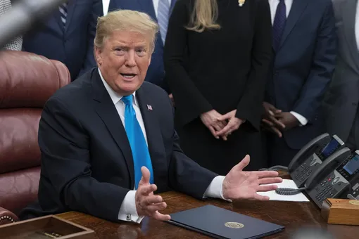 Трамп подписал документ о создании Космических сил США Трамп подписал документ о создании Космических сил США