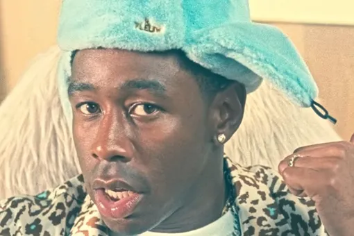 Ушанки, стразы, маникюр: посмотрите на модные трансформации Tyler, the Creator в новом коротком клипе