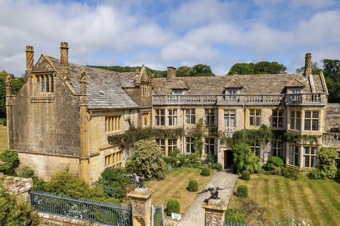 Вы бы хотели жить в английском поместье? Британско-американская пара рассказала, как содержит особняк XVI века
