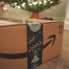В иконке приложения Amazon увидели ухмылку Гитлера. Компания заменила картинку В иконке приложения Amazon увидели ухмылку Гитлера. Компания заменила картинку