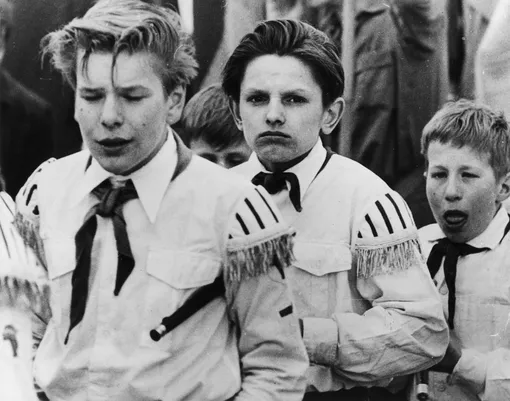 Пионеры на первомайской демонстрации в Восточном Берлине, 1962 год