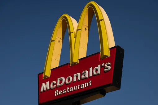 Темнокожий медиамагнат предъявил McDonald’s иск на $10 млрд по обвинению в расовой дискриминации при размещении рекламы