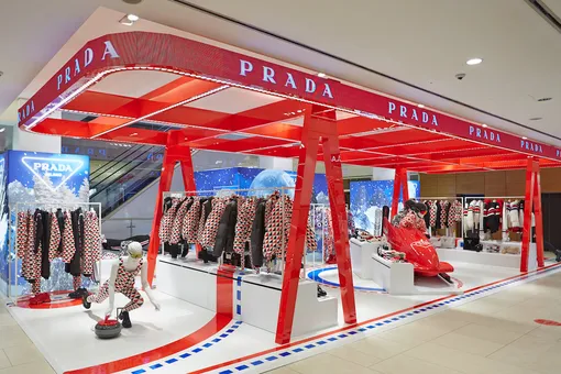 Prada открыли в ЦУМе поп-ап-пространство, посвященное зимним видам спорта