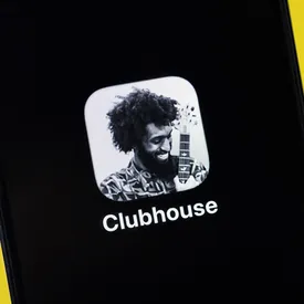 К эфиру Сергея Минаева в Clubhouse подключились 7 тысяч человек — это абсолютный рекорд российского сегмента соцсети К эфиру Сергея Минаева в Clubhouse подключились 7 тысяч человек — это абсолютный рекорд российского сегмента соцсети