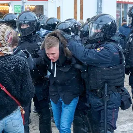 Госдума в 4 раза увеличила штрафы за неповиновение силовикам на митингах