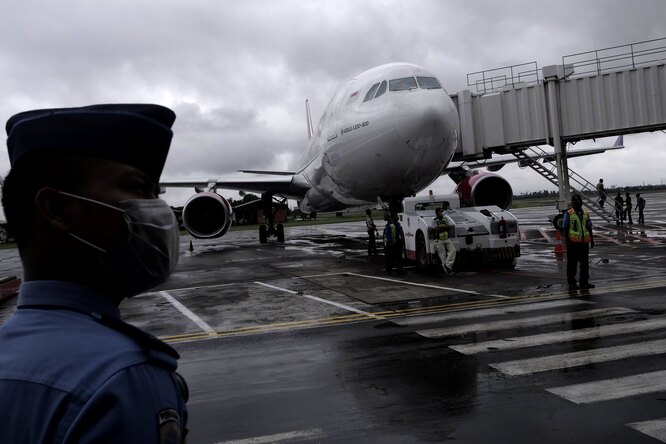 «Уральские авиалинии» не взяли на рейс из Китая около 70 человек. Все они имеют не российское гражданство