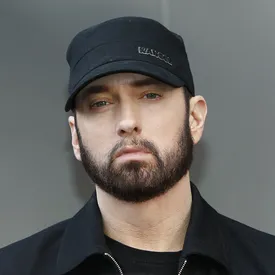 Альбом Эминема сместил с первой строчки Billboard 200 пластинку Тейлор Свифт, возглавлявшую чарт 12 недель подряд Альбом Эминема сместил с первой строчки Billboard 200 пластинку Тейлор Свифт, возглавлявшую чарт 12 недель подряд
