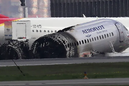 Большинство пассажиров сгоревшего в Шереметьево SSJ-100 скончались от угарного газа, а не от удара о землю