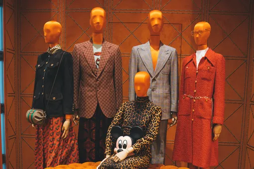 Business of Fashion: люди перестают верить в идею роскоши и уже не стыдятся покупать «суперфейки» Business of Fashion: люди перестают верить в идею роскоши и уже не стыдятся покупать «суперфейки»