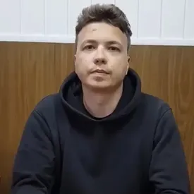 К Роману Протасевичу впервые после задержания допустили адвоката. С защитника взяли подписку о неразглашении К Роману Протасевичу впервые после задержания допустили адвоката. С защитника взяли подписку о неразглашении