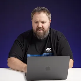 Российские блогеры показали еще не анонсированный Apple MacBook. Часть экспертов называют утечку одной из самых крупных в истории компании