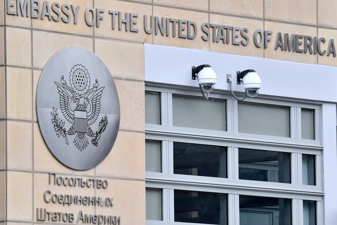 Посольство США в Москве объявило о прекращении выдачи всех виз, кроме дипломатических