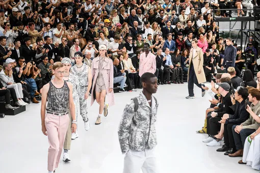 Финал показа Dior Homme весна-лето 2019