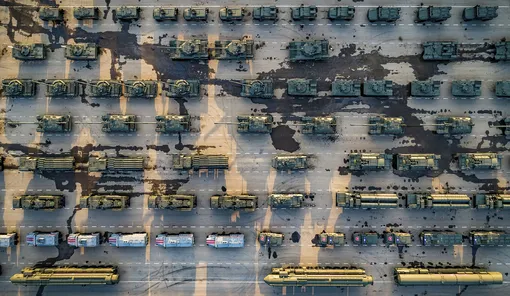 Припаркованная военная техника, которую использовали во время парада в День Победы, посвященный 74-й годовщине победы во Второй мировой войне в Москве. 6 мая 2019 года.