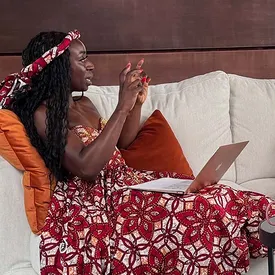 Нигерийская ведущая ток-шоу на YouTube провела самую продолжительную серию интервью — съемки длились 55 часов подряд