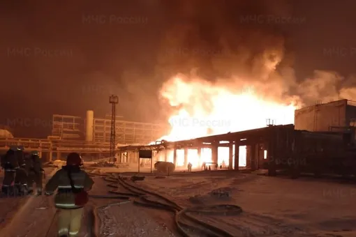 В Ангарске произошел пожар на нефтезаводе. Два человека погибли