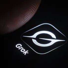 Илон Маск запретил Grok «раздевать» реальных людей после скандала с дипфейками