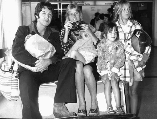 Линда и Пол Маккартни с детьми,