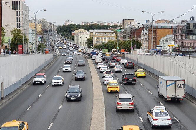 В МВД поддержали идею снизить скорость движения в городах до 30 километров в час. Глава ГИБДД выступил против