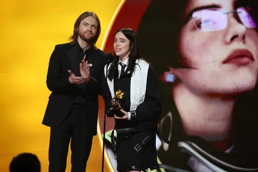 «Вы ничего не знаете о реальном мире»: в соцсетях раскритиковали Билли Айлиш и других артистов, осудивших иммиграционную службу США на «Грэмми» «Вы ничего не знаете о реальном мире»: в соцсетях раскритиковали Билли Айлиш и других артистов, осудивших иммиграционную службу США на «Грэмми»