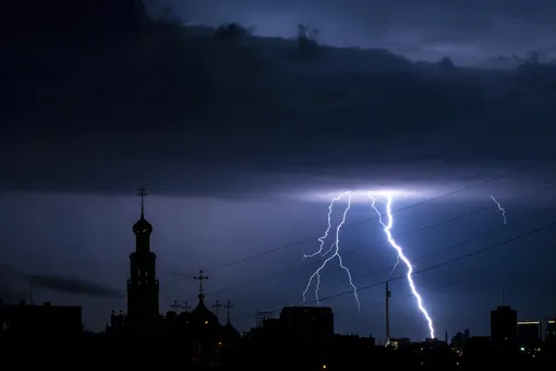 Lightning strikes over the Poklonnaya Hill, and lights the Novodevichy Convent, left, in Moscow, Russia, late Tuesday, July 7, 2020. The hot weather in Moscow is continuing, with temperatures forecast to reach over 30 degrees Celsius (86 Fahrenheit). (AP Photo/)