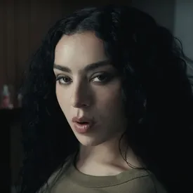 Певица Charli XCX может сыграть в новой экранизации «Хроник Нарнии» от Греты Гервиг Певица Charli XCX может сыграть в новой экранизации «Хроник Нарнии» от Греты Гервиг