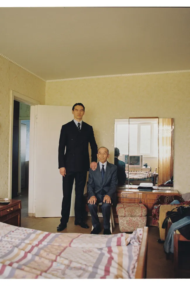 Дед инсайд: Нурлан Сабуров о мужском взрослении, наследии семьи и смысле быть дедом