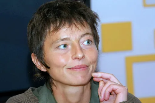 Французскому социологу Карин Клеман запретили въезжать в Россию на 10 лет. Она планировала прочитать в Москве лекцию о «желтых жилетах»