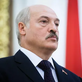 Лукашенко разрешил силовикам использовать боевую технику для подавления массовых беспорядков Лукашенко разрешил силовикам использовать боевую технику для подавления массовых беспорядков