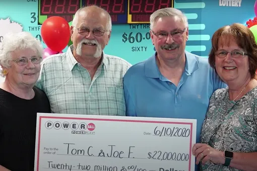 Победителю лотереи пришлось разделить $22 миллиона с другом. А все из-за обещания, данного 28 лет назад