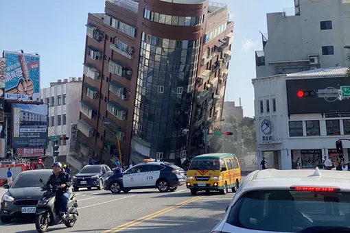 На Тайване произошло сильнейшее за 25 лет землетрясение. Как минимум 7 человек погибли, более 700 ранены