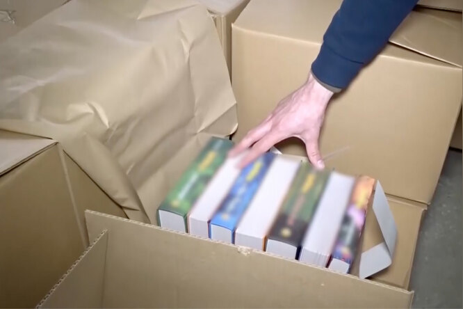 В Курганской области полиция изъяла почти 50 тысяч контрафактных книг о Гарри Поттере в переводе «Росмэна» В Курганской области полиция изъяла почти 50 тысяч контрафактных книг о Гарри Поттере в переводе «Росмэна»