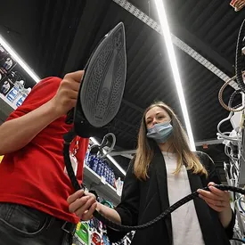 Минпромторг заявил о найденных в России импортных утюгах с прослушкой