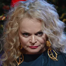 Лариса Долина пообещала вернуть покупательнице деньги за квартиру