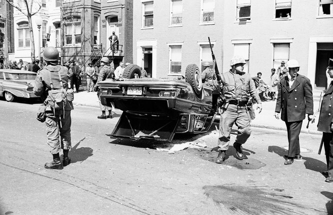 The army are called out during riots in Washington, DC, following the assassination of civil rights activist Martin Luther King Jr., April 1968. КРЕДИТ