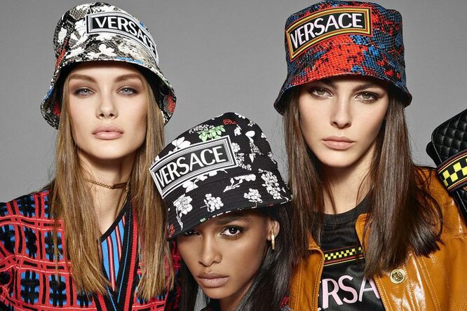Versace обвинили в нарушении национального суверенитета Китая из-за надписи на футболке